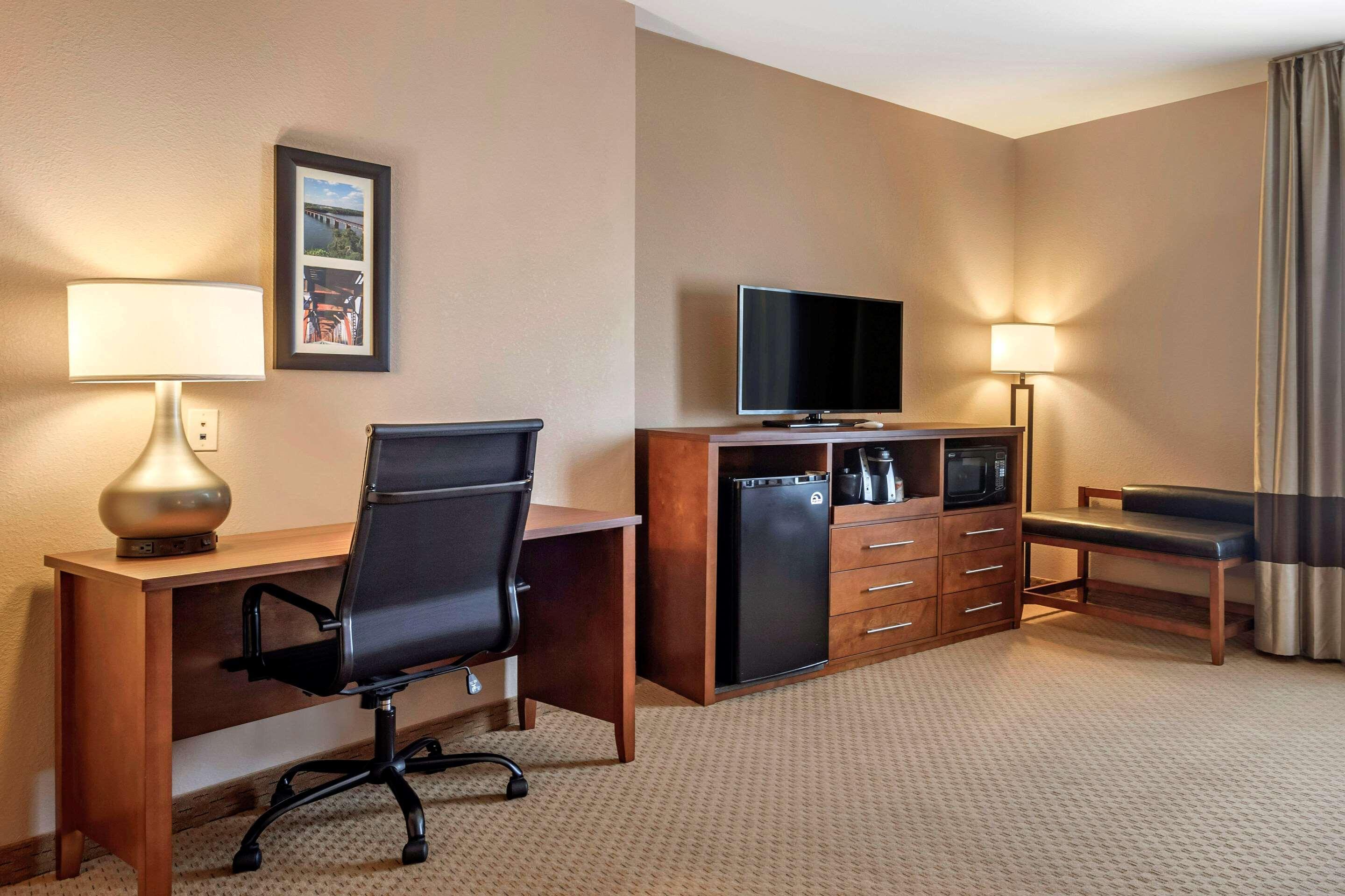 Comfort Suites Florence Shoals Area Екстериор снимка